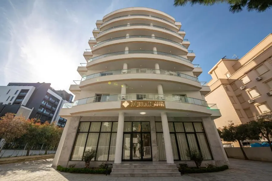 Merar Hotel, Qerret